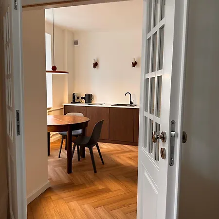 Przy Lazienkach Krolewskich Varsó