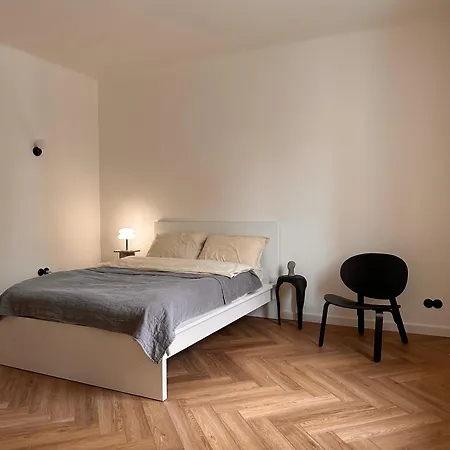 Przy Lazienkach Krolewskich